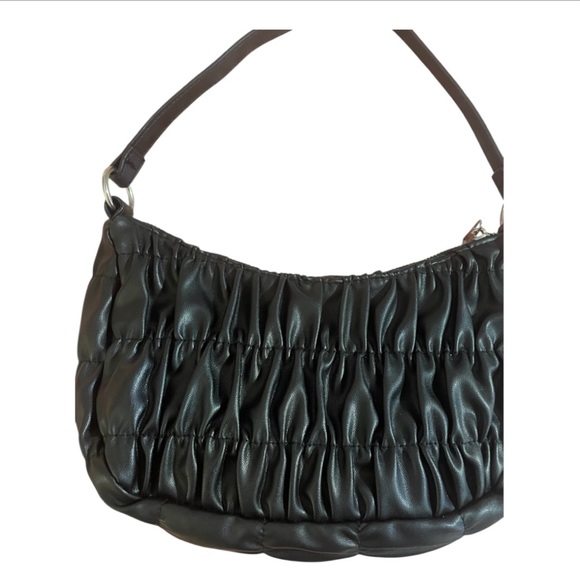 Elegant Black Shoulder Bag - Picture 2 of 12